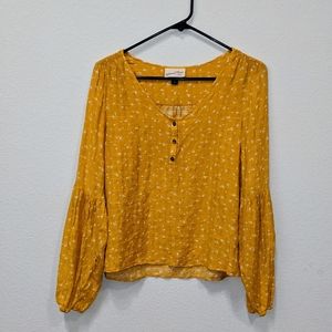 Universal Thread XS Yellow Patterned Blouse